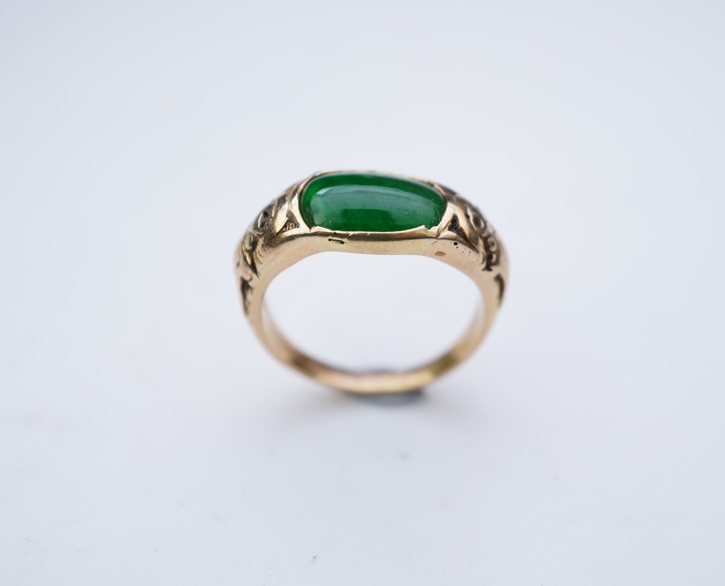 A fine jadeite ring, early 20th century